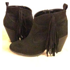 Fringe Booties! 🖤